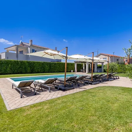 Villa Dionis With Heated Pool & Grill