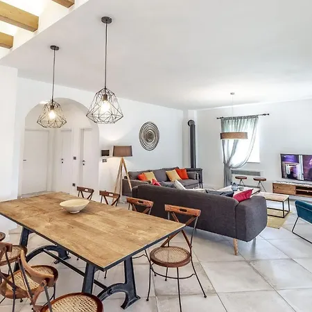 Villa Dionis With Heated Pool & Grill Kaštelir