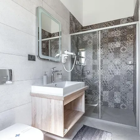 Dionis With Heated Pool & Grill *