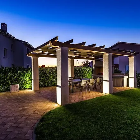 Dionis With Heated Pool & Grill Villa Kaštelir