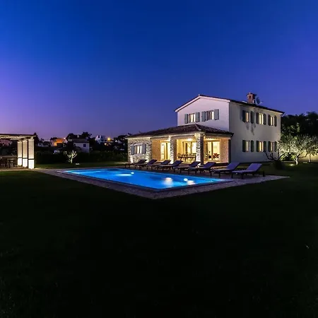 Dionis With Heated Pool & Grill