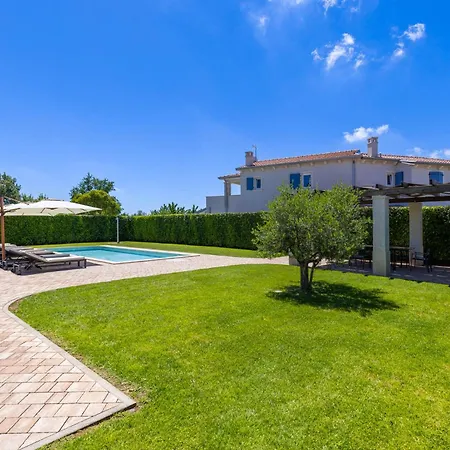 Dionis Villa Kastelir