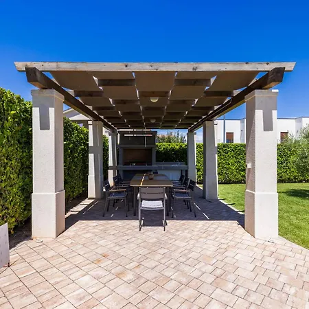 别墅 Dionis With Heated Pool & Grill Kaštelir