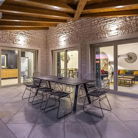 Villa Dionis Kastelir