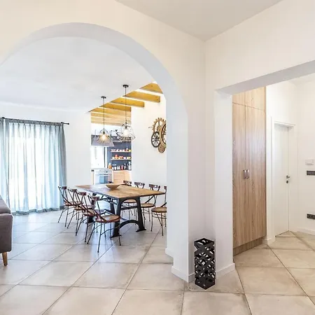 Dionis With Heated Pool & Grill Kaštelir