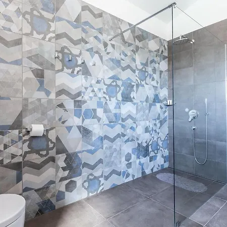 Villa Dionis With Heated Pool & Grill