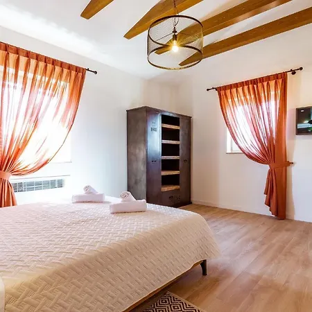 Dionis With Heated Pool & Grill *